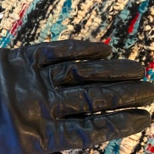 Black leather unlined gloves, mid length vintage